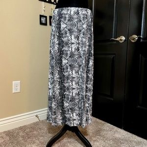 Christopher Banks Petite Black/White Snake Skirt
